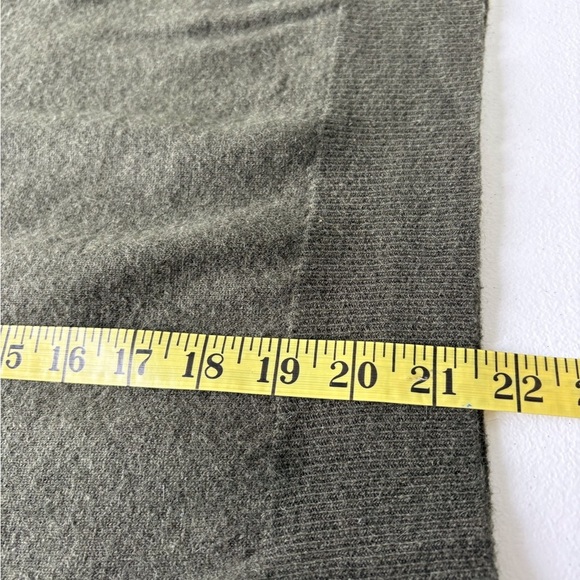 JH Collectibles Petites Olive Green Size PM Lambswool/ Angora Blend - Picture 4 of 8